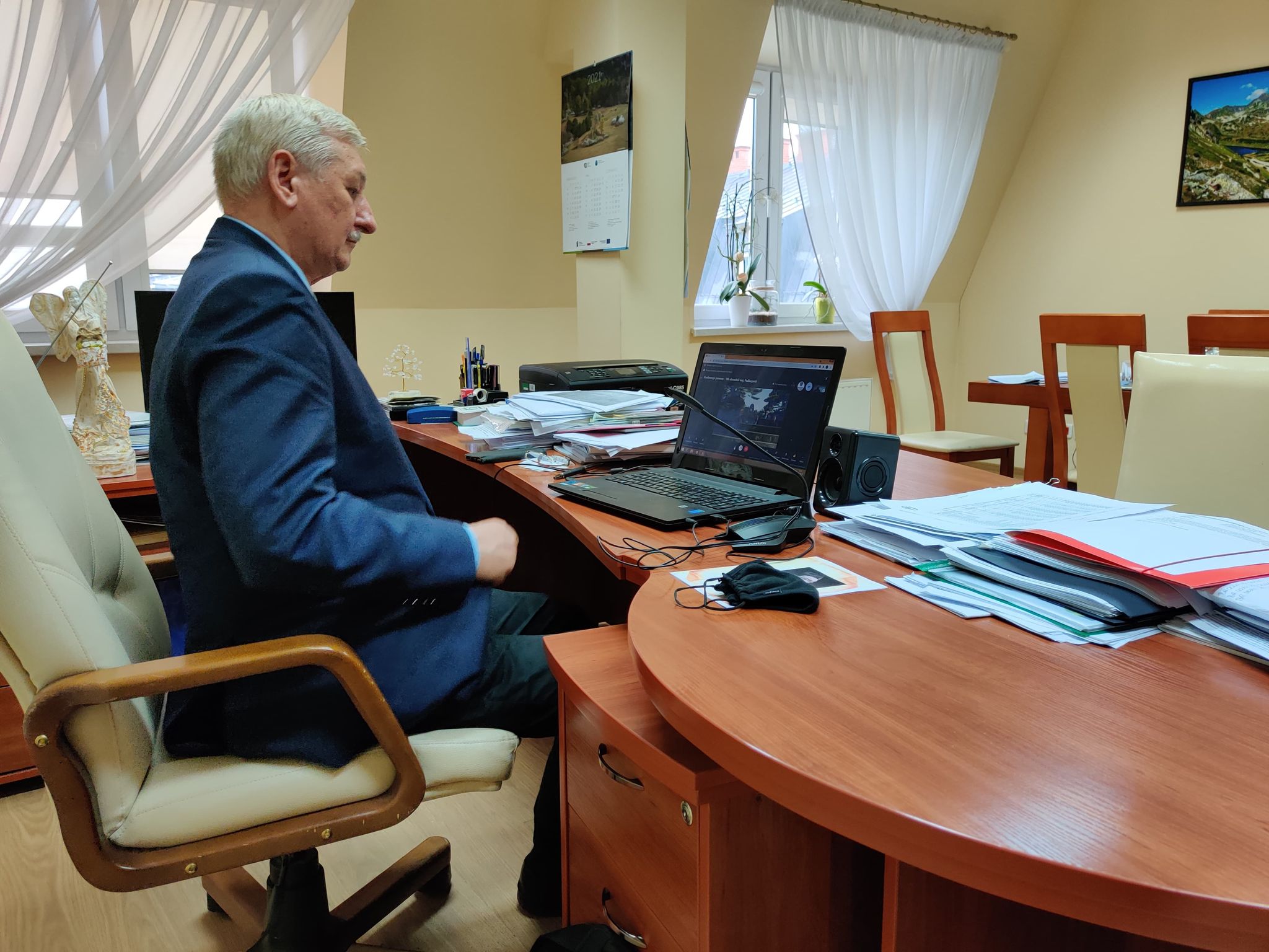 Starosta Jasielski Adam Pawluś podczas wideokonferencji