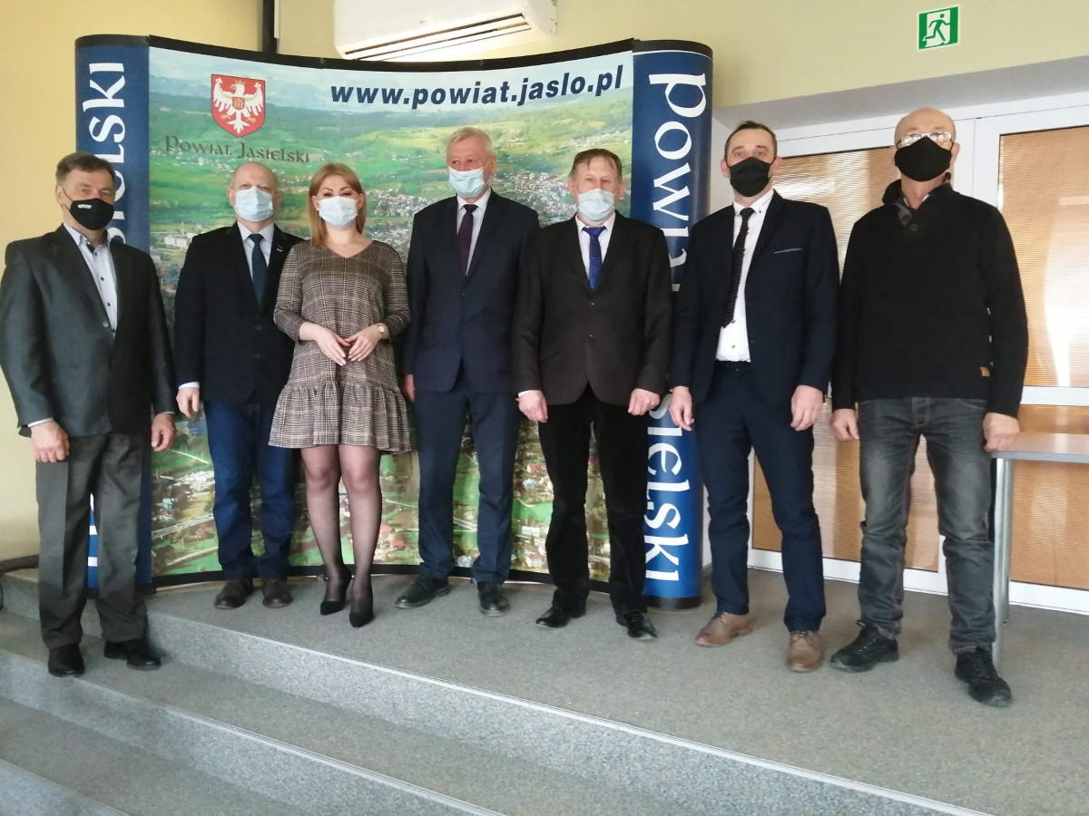 Radni PiS popierają budowę drogi do przedszkola w Kołaczycach!